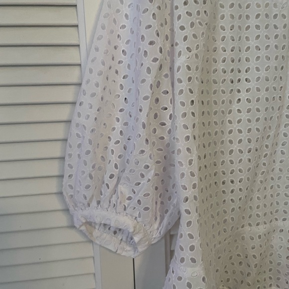 580. Club Monaco Woman’s Blouse - Picture 5 of 7